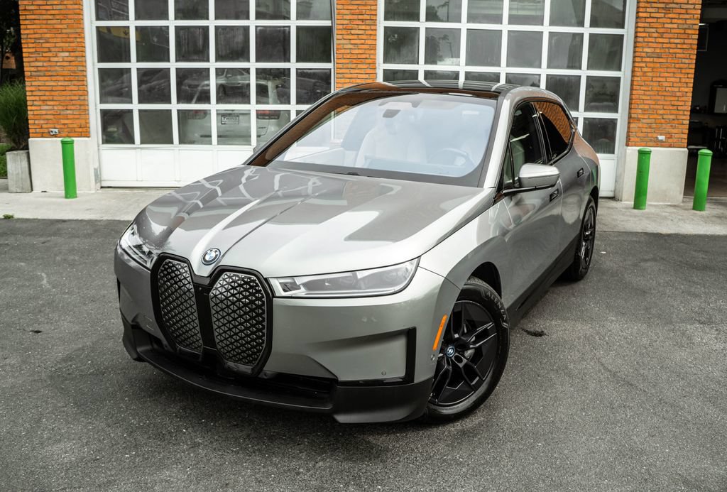 Used 2024 BMW iX xDrive50 w/ Premium Package AWD/4WD image 2