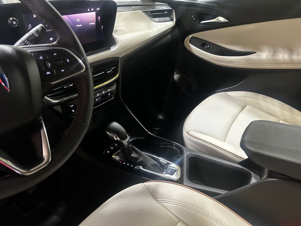 Used 2025 Buick Encore GX Avenir w/ Avenir Convenience Package image 12