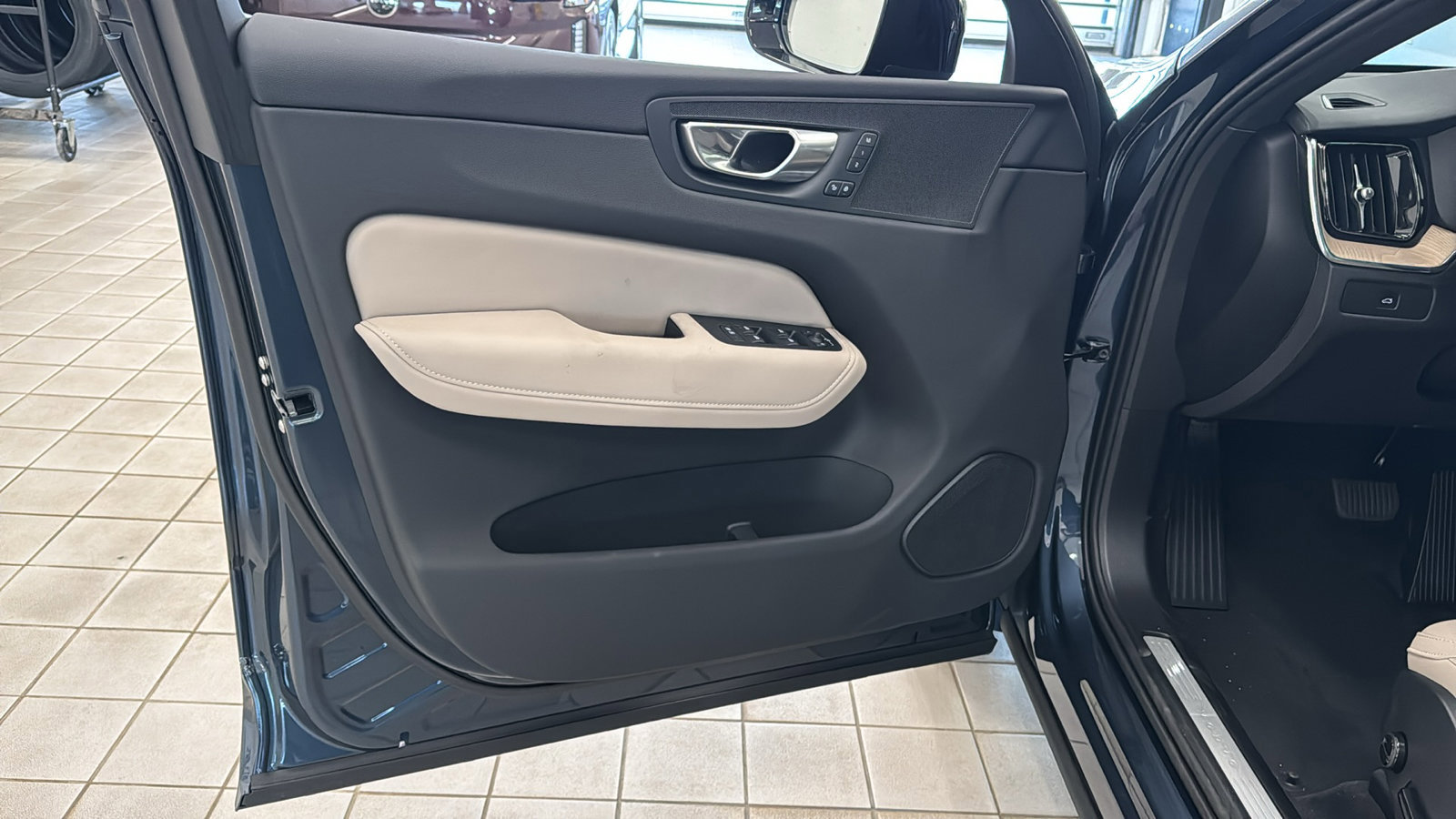 Used 2026 Volvo XC60 B5 Plus w/ Protection Package Premier image 21