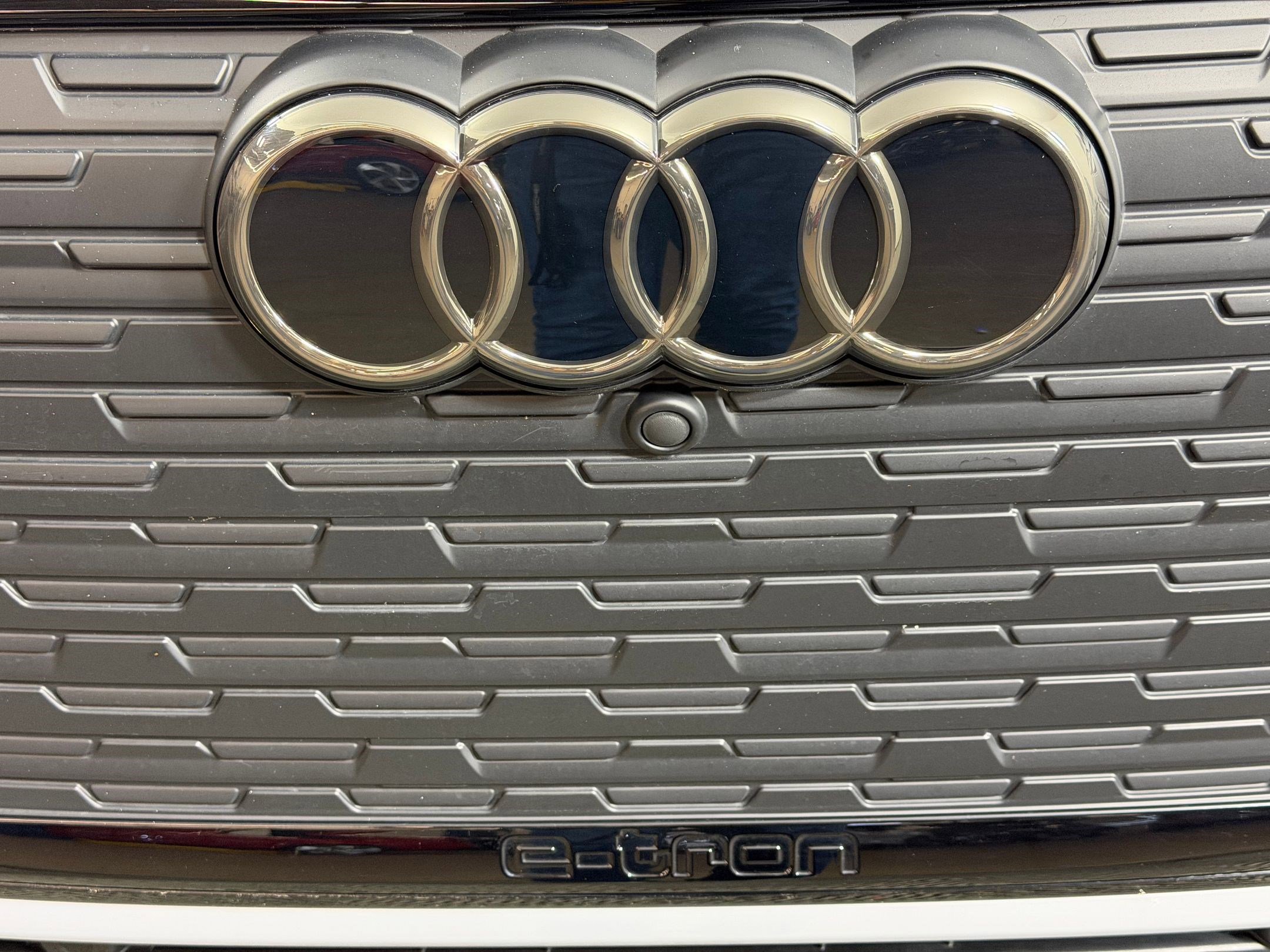Used 2025 Audi Q4 e-tron Premium w/ Convenience Package RWD image 21