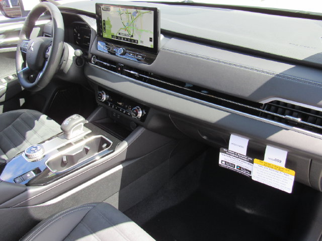 New 2026 Mitsubishi Outlander SE FWD image 12