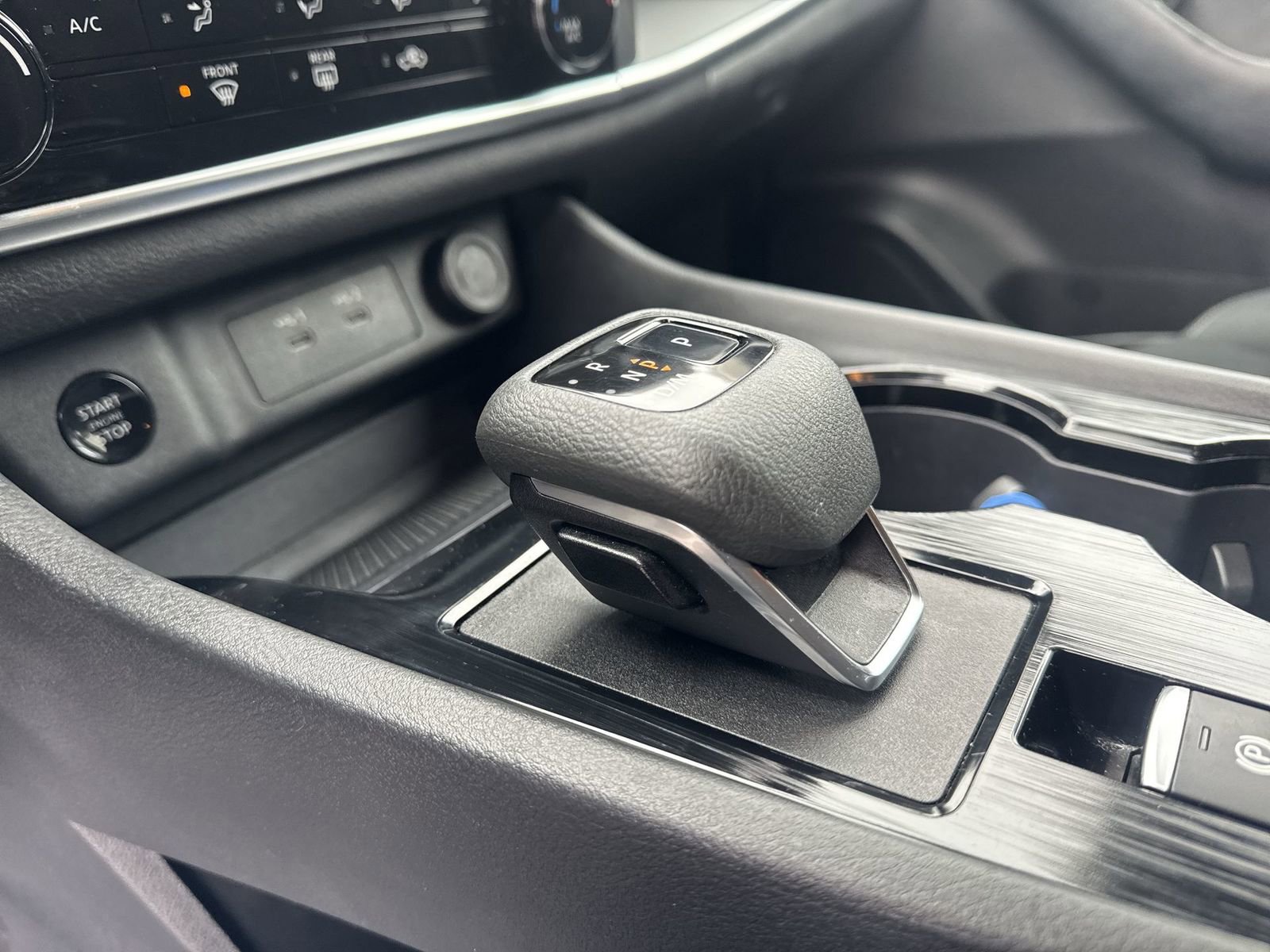 Used 2024 Nissan Rogue S image 23