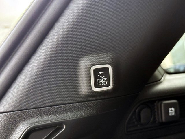 Used 2024 Jeep Grand Cherokee Limited AWD/4WD image 12