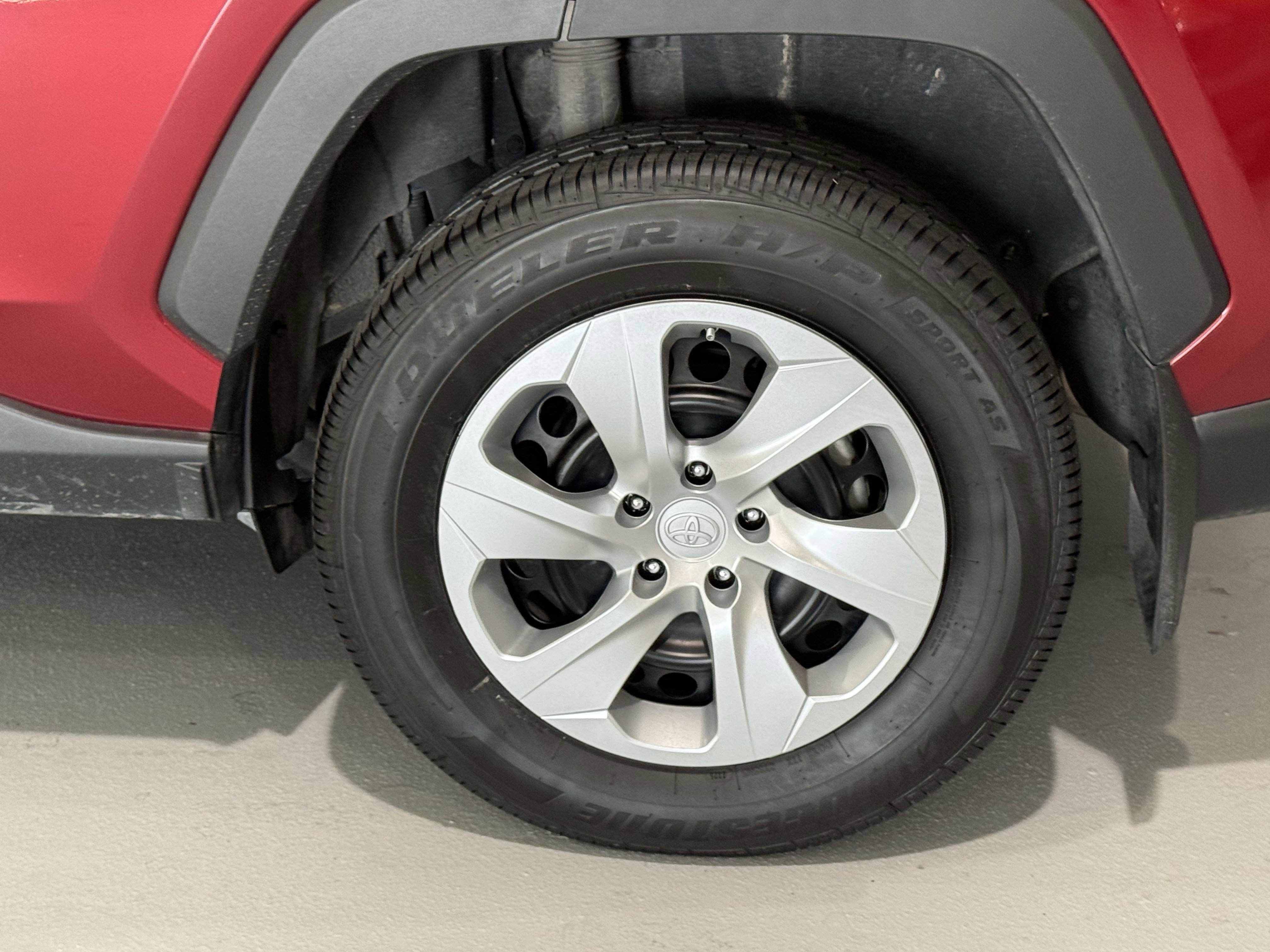 Used 2022 Toyota RAV4 LE image 37