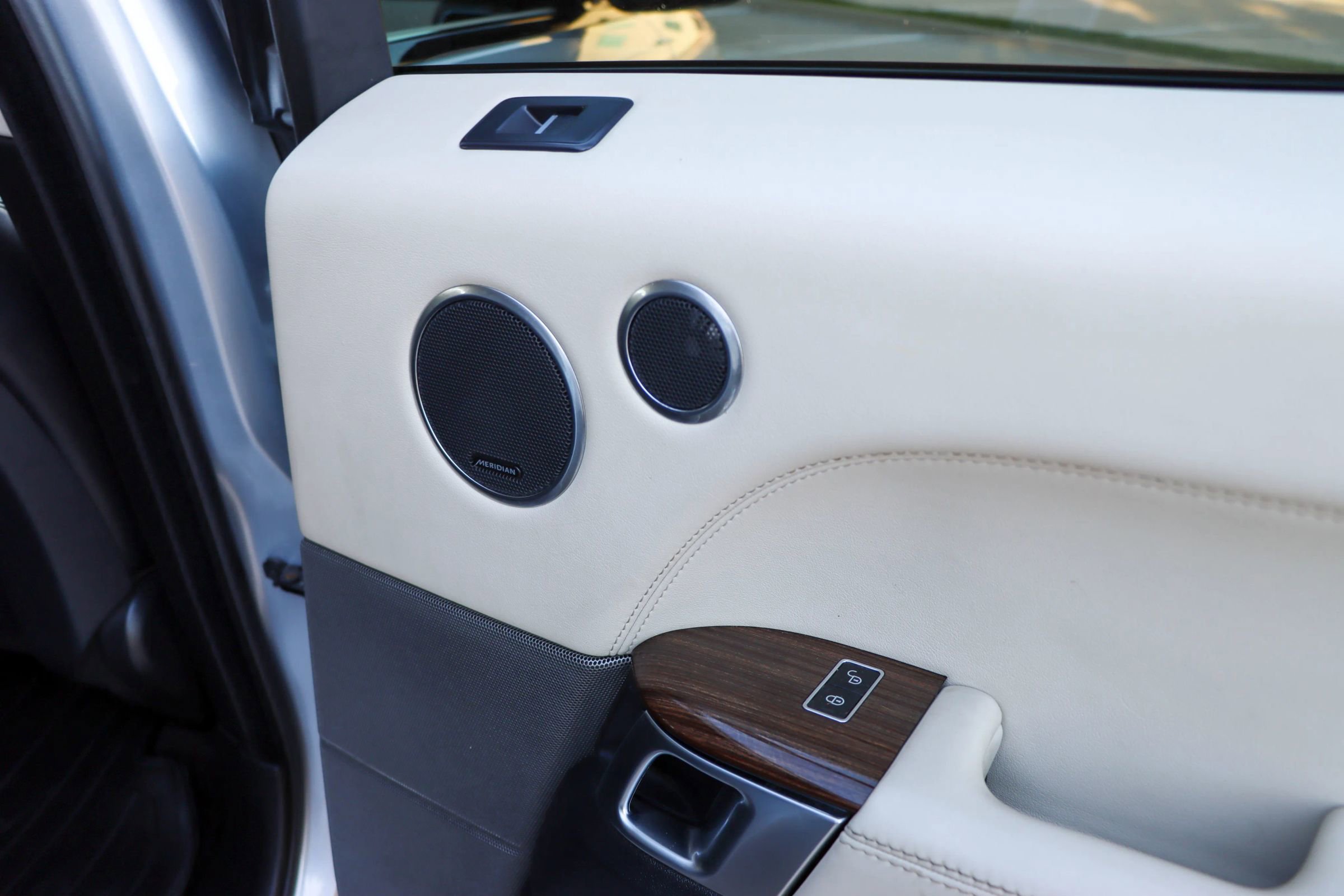 Used 2014 Land Rover Range Rover Sport HSE image 28