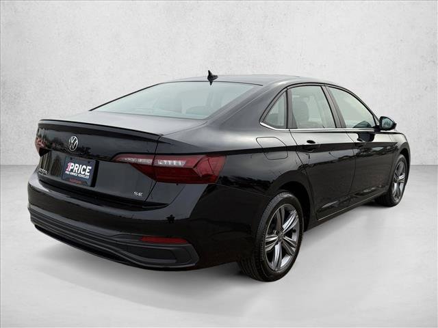 Used 2024 Volkswagen Jetta SE w/ Panoramic Sunroof Package image 5