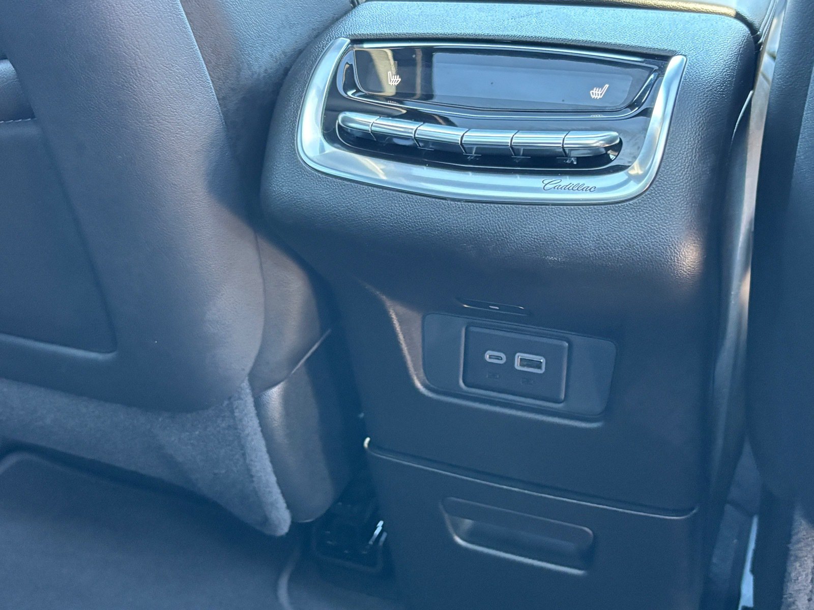Used 2025 Cadillac XT6 Premium Luxury FWD image 28