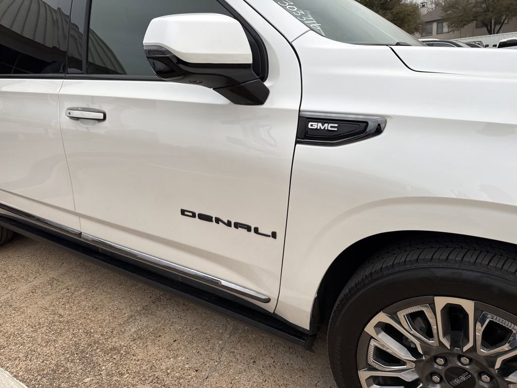 Used 2023 GMC Yukon XL Denali Ultimate image 5
