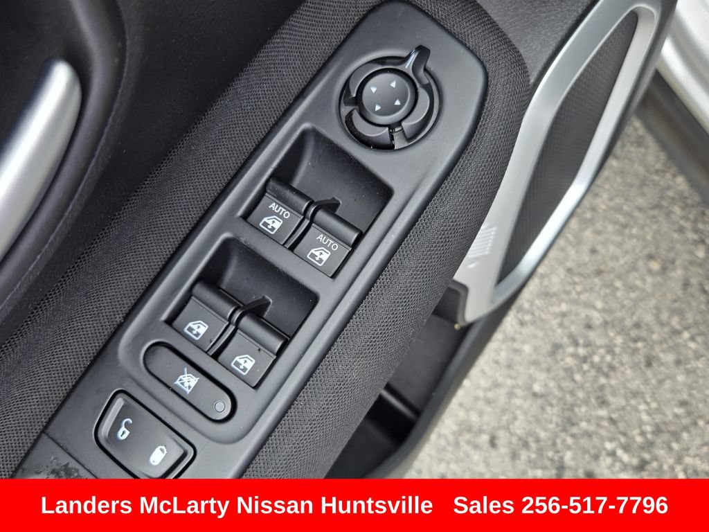 Used 2019 Jeep Renegade Latitude AWD/4WD image 23