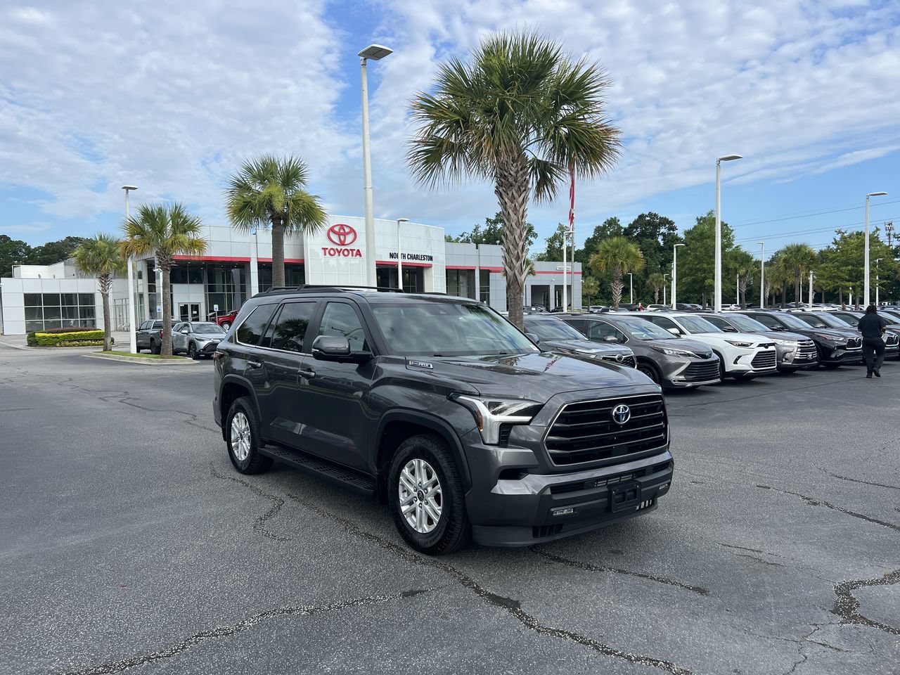 Used 2024 Toyota Sequoia SR5 w/ SR5 Premium Package AWD/4WD image 2