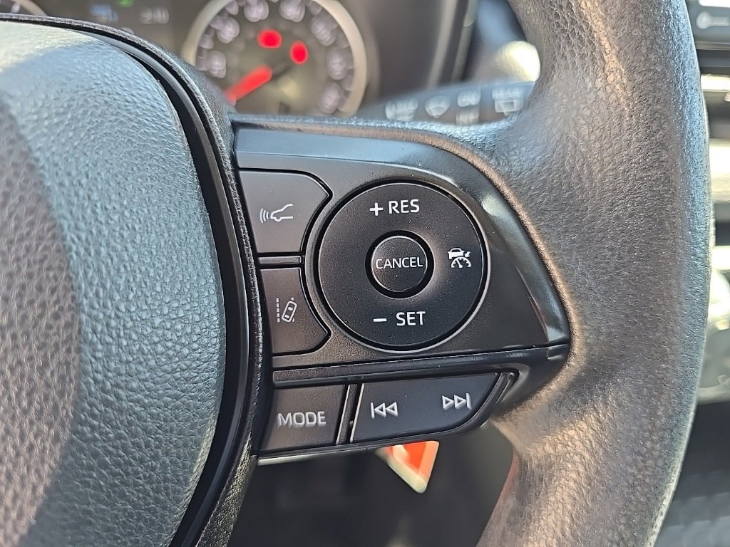 Used 2022 Toyota RAV4 LE image 17