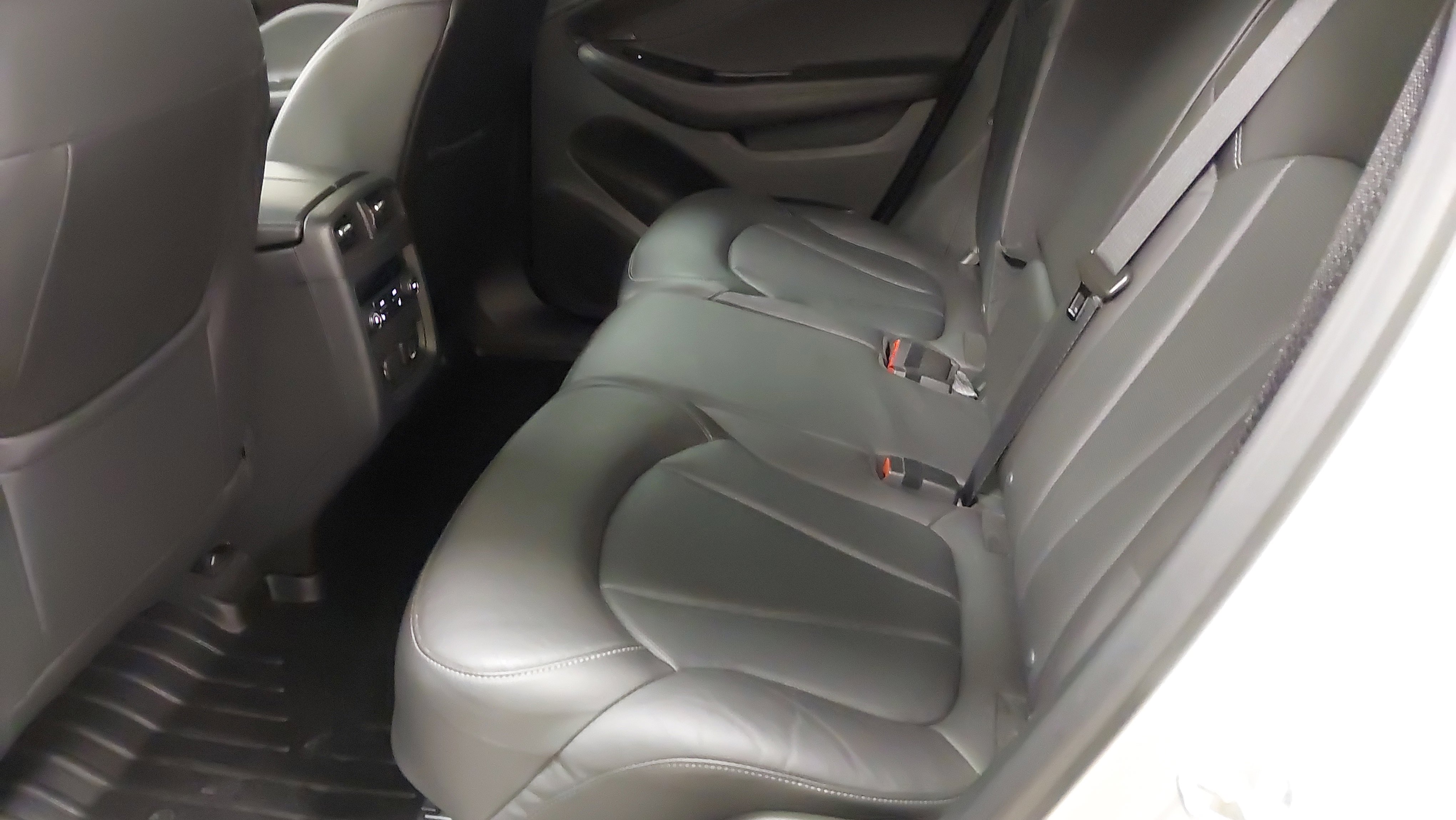 Used 2019 Buick Envision Essence image 35