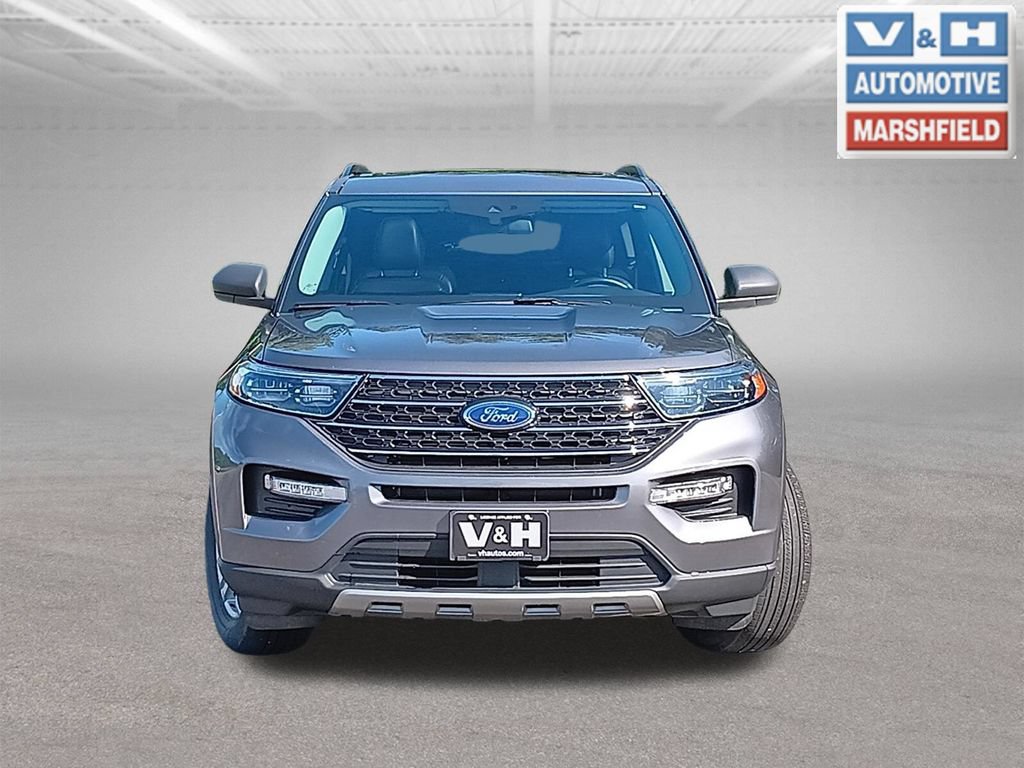 Used 2022 Ford Explorer XLT w/ Equipment Group 202A AWD/4WD image 31