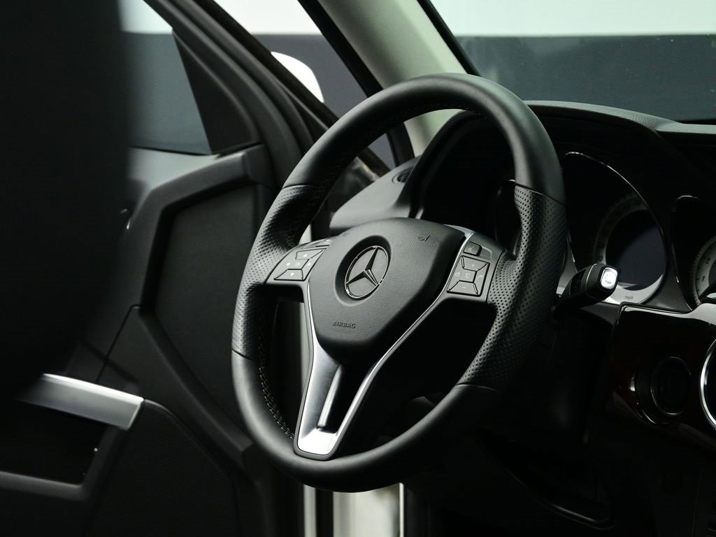 Used 2015 Mercedes-Benz GLK 350 4MATIC image 34