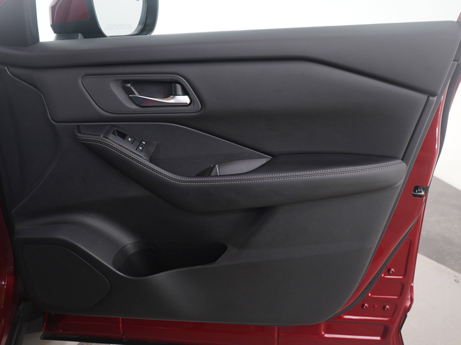 Used 2024 Nissan Rogue SV image 12