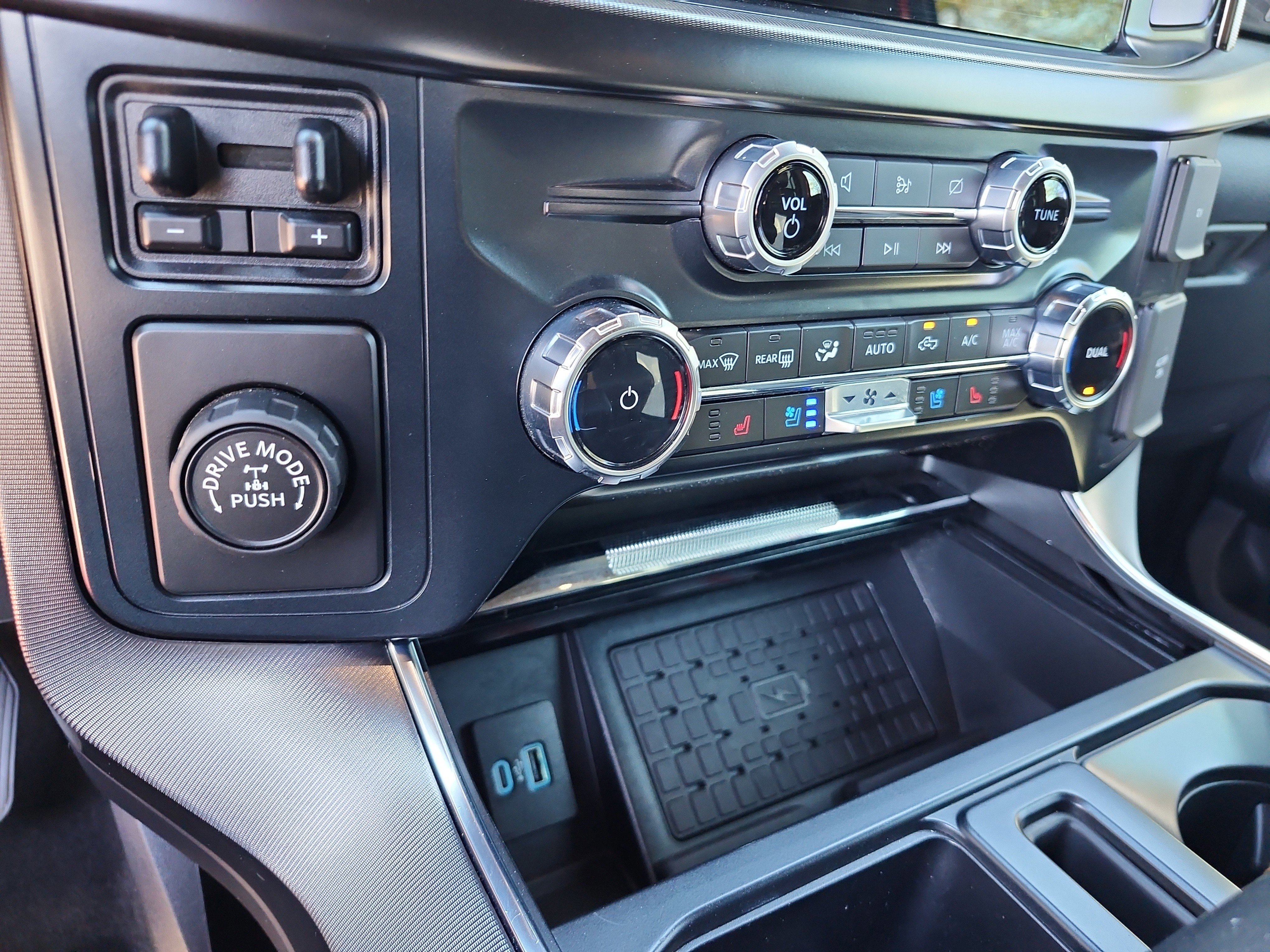 Certified 2023 Ford F150 Platinum w/ Equipment Group 701A High image 32