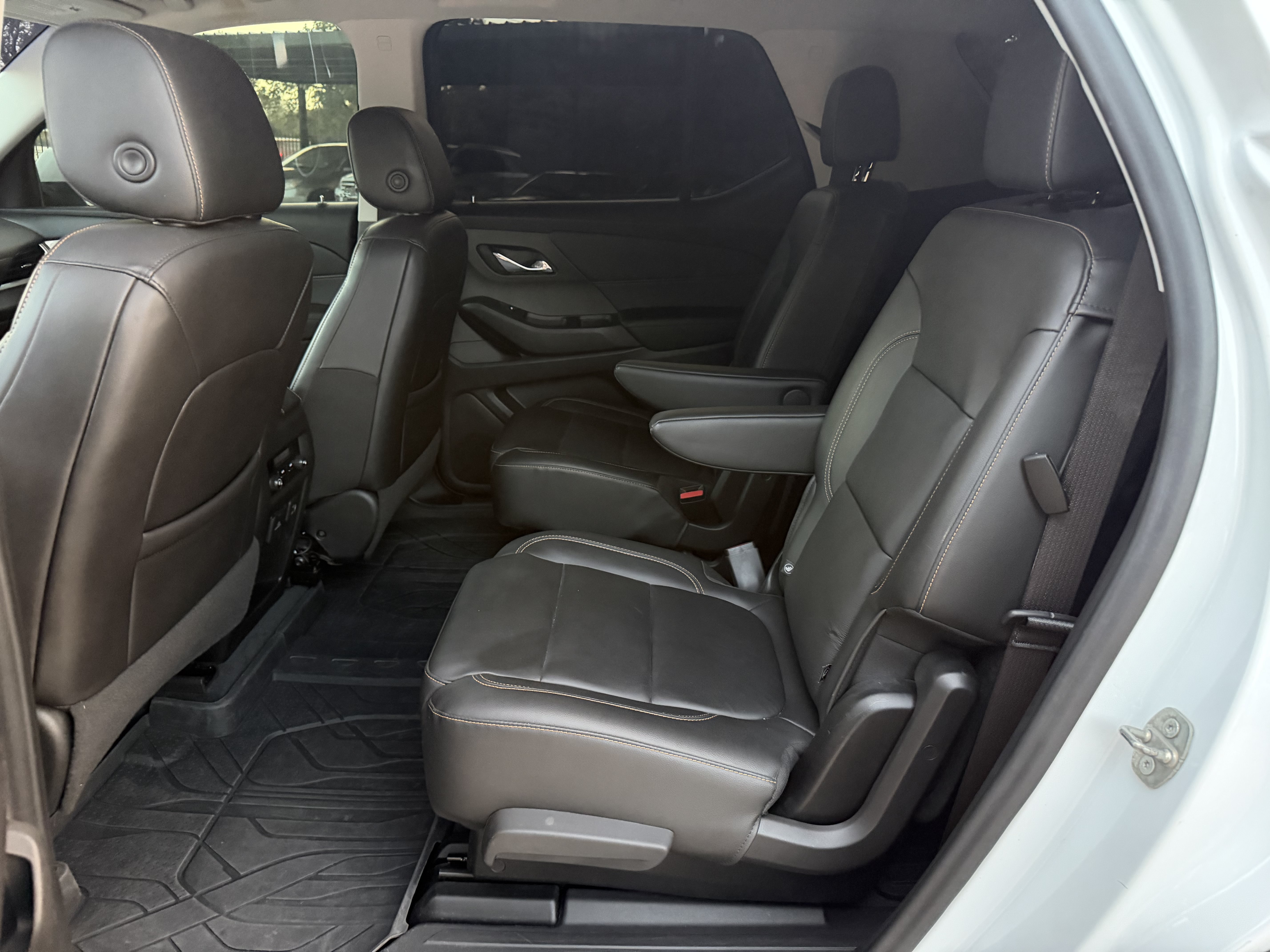Used 2021 Chevrolet Traverse RS FWD image 35