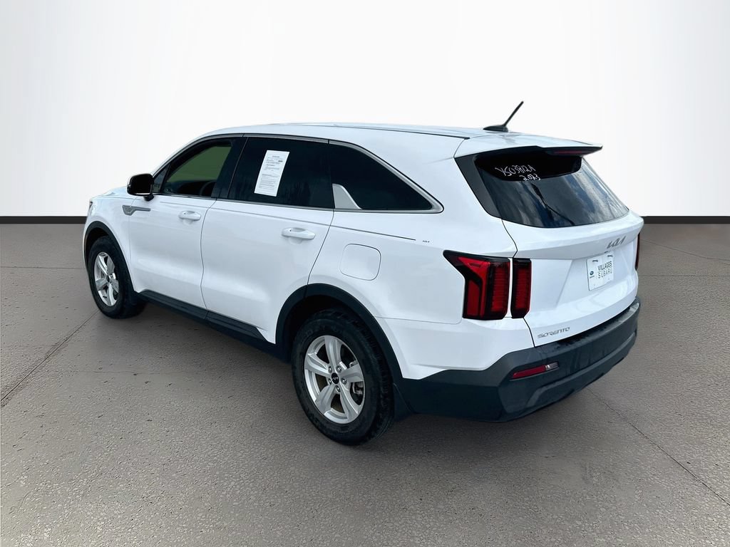 Used 2023 Kia Sorento LX FWD image 5