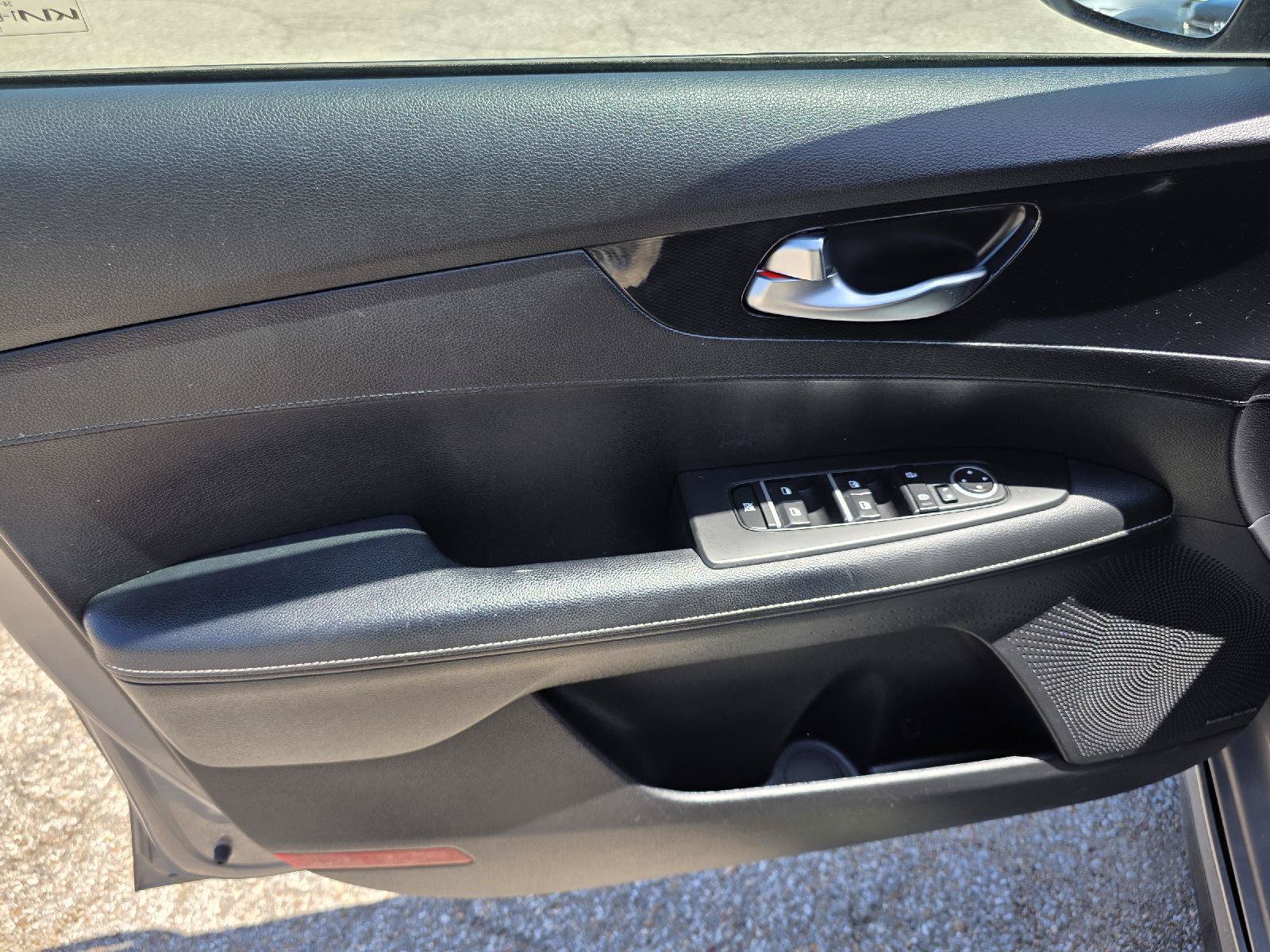 Used 2023 Kia Forte GT-Line w/ GT-Line Premium Package FWD image 39