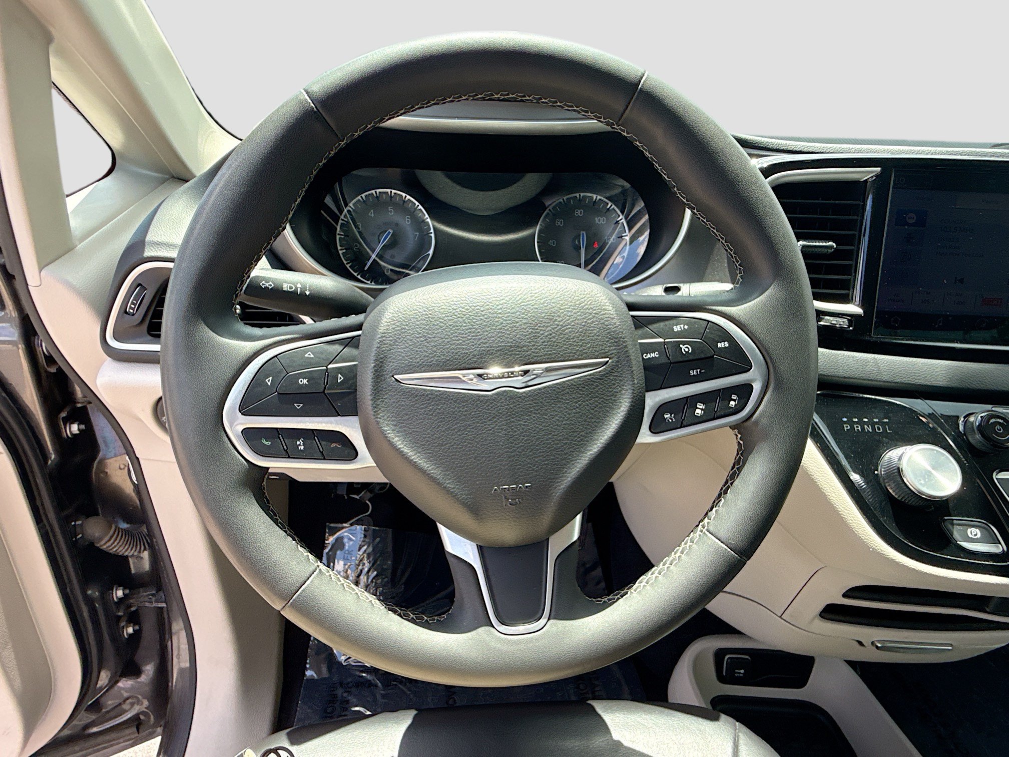 Used 2023 Chrysler Pacifica Touring-L FWD image 39