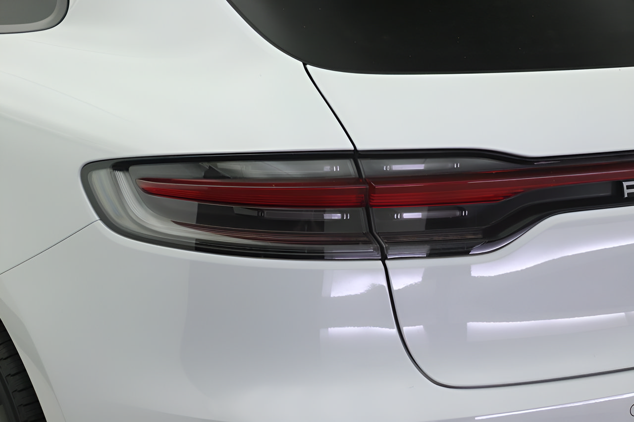 Used 2020 Porsche Macan AWD/4WD image 18