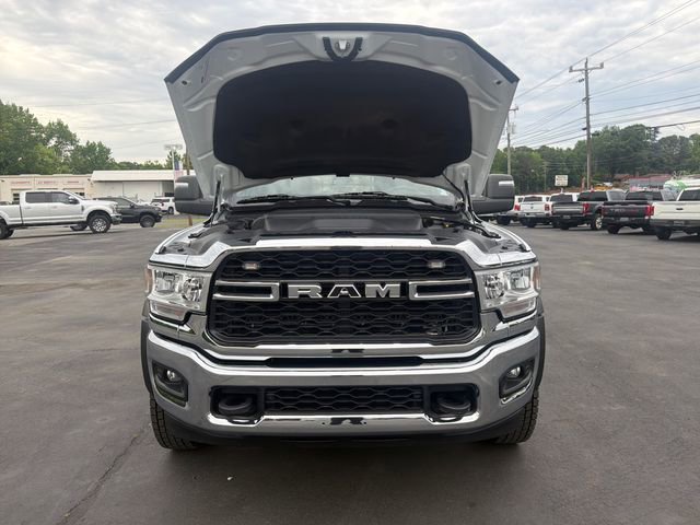 Used 2024 RAM 5500 Tradesman w/ Chrome Appearance Group AWD/4WD image 12