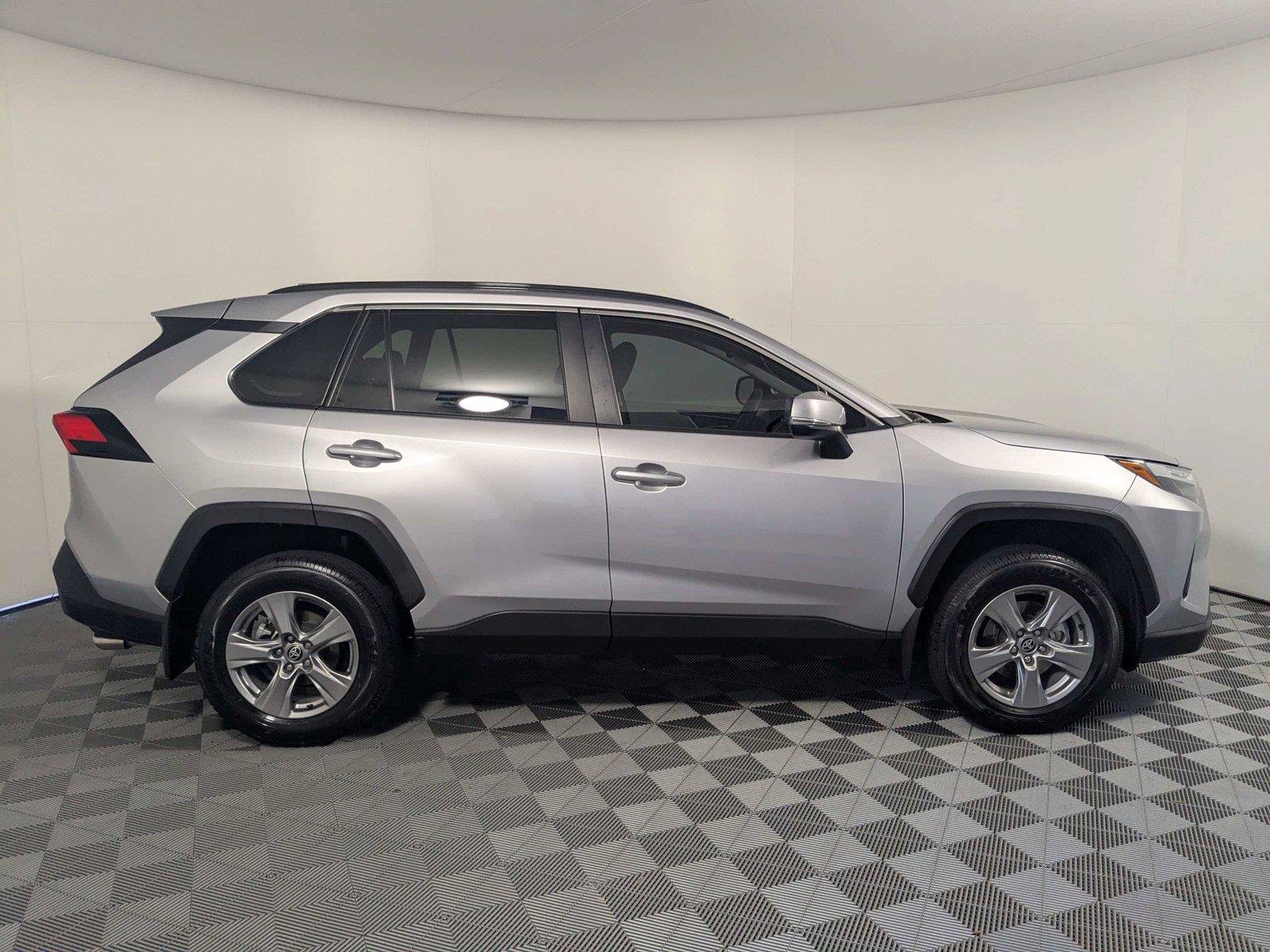Used 2025 Toyota RAV4 XLE w/ Convenience Package FWD image 4