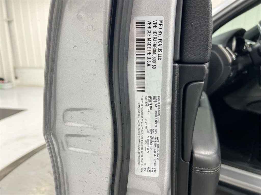 Used 2021 Jeep Grand Cherokee Laredo w/ Security & Convenience Group image 27