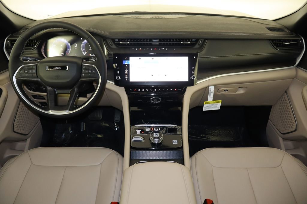 New 2026 Jeep Grand Cherokee Limited AWD/4WD image 11