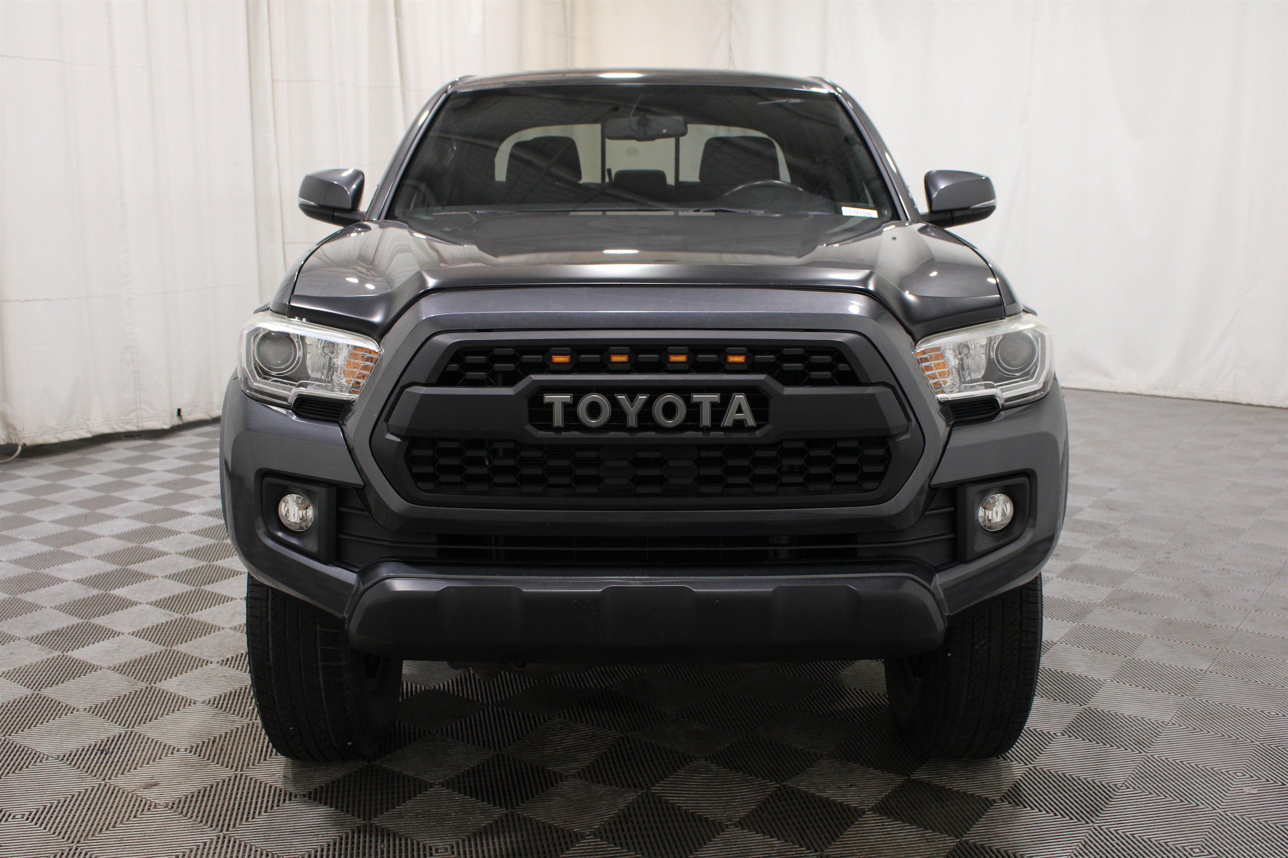 Used 2017 Toyota Tacoma TRD Off-Road w/ Tow Package (A/T) AWD/4WD image 33