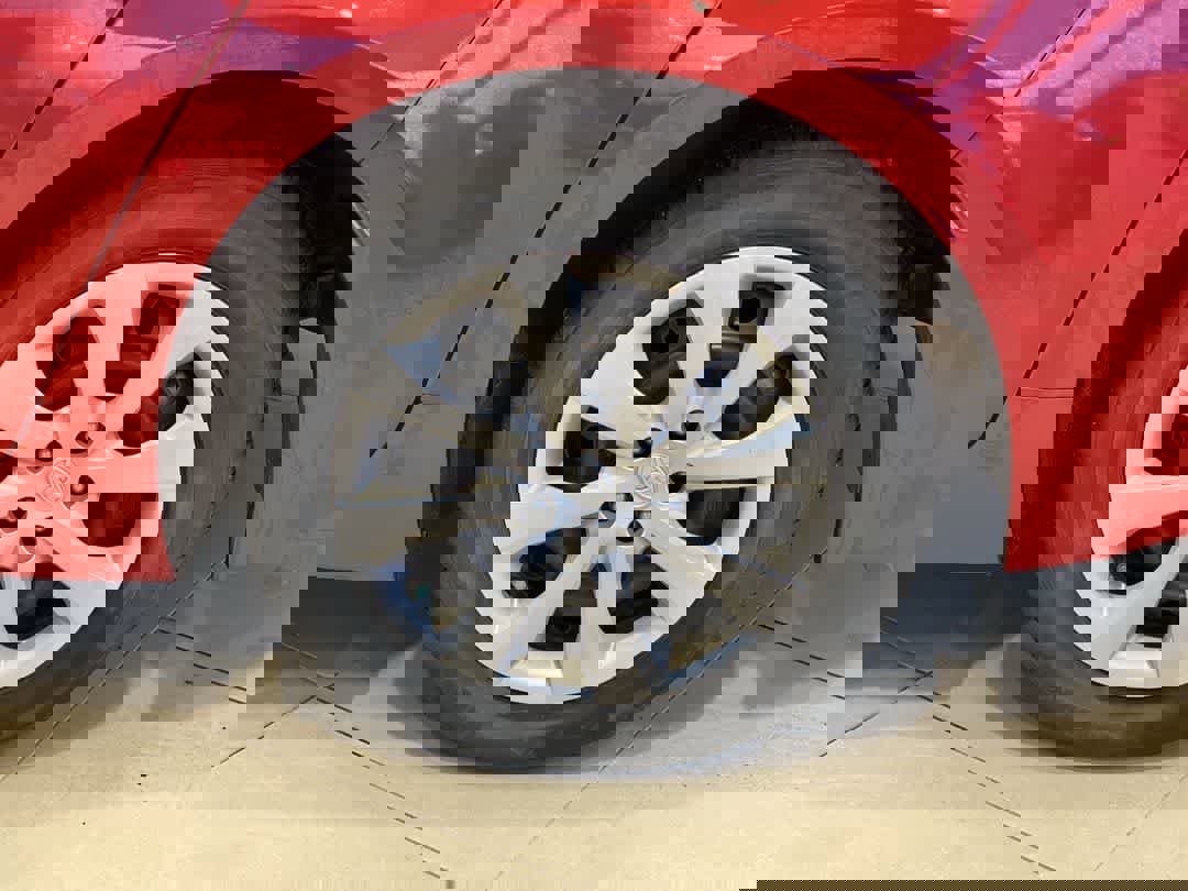 Used 2020 Toyota Corolla LE image 13