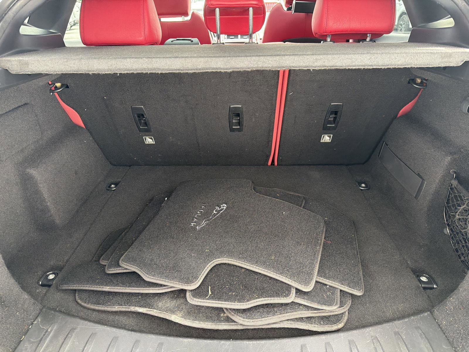 Used 2018 Jaguar E-PACE R-Dynamic SE AWD/4WD image 11