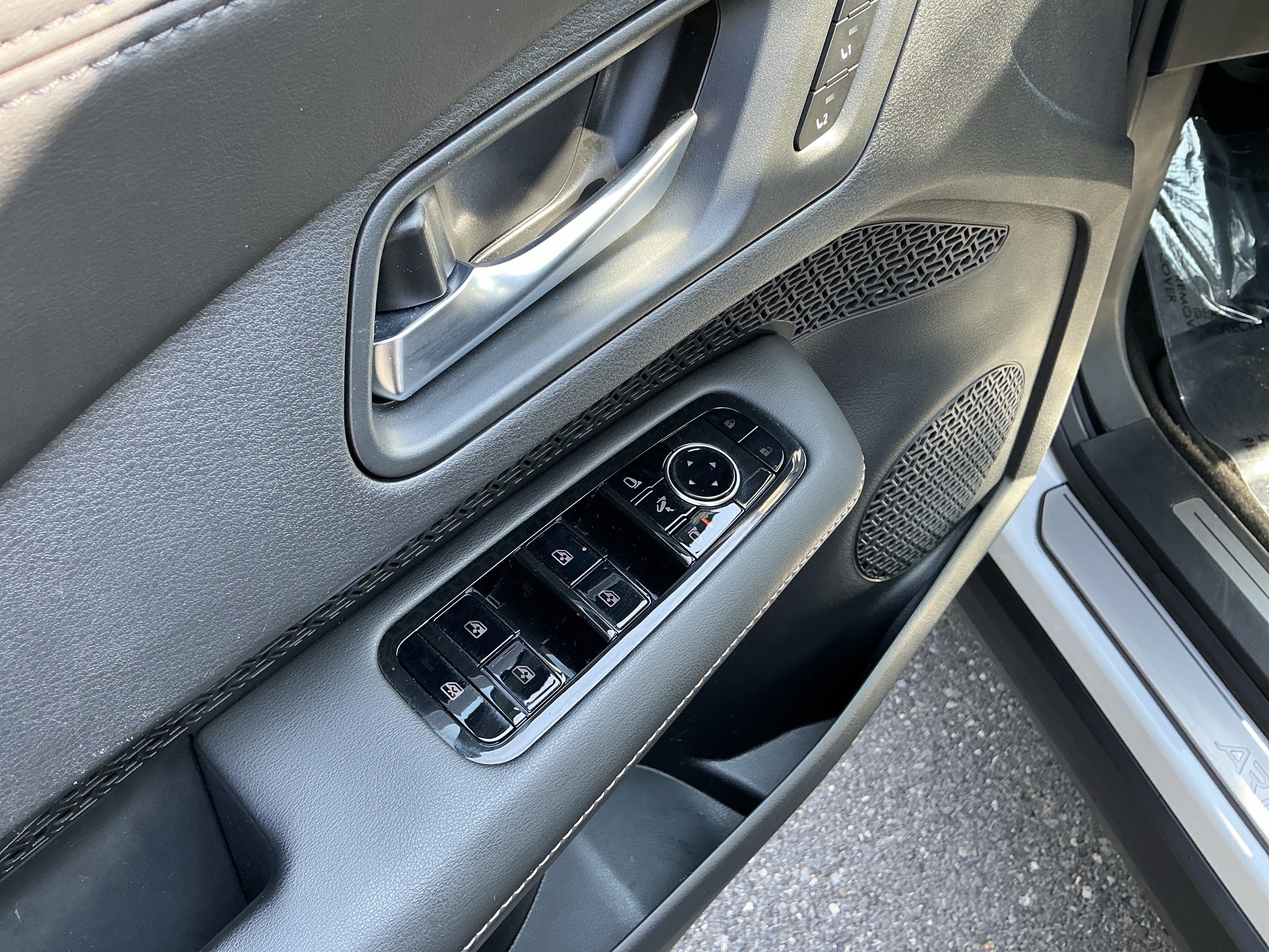 Used 2024 Nissan Ariya AWD image 19