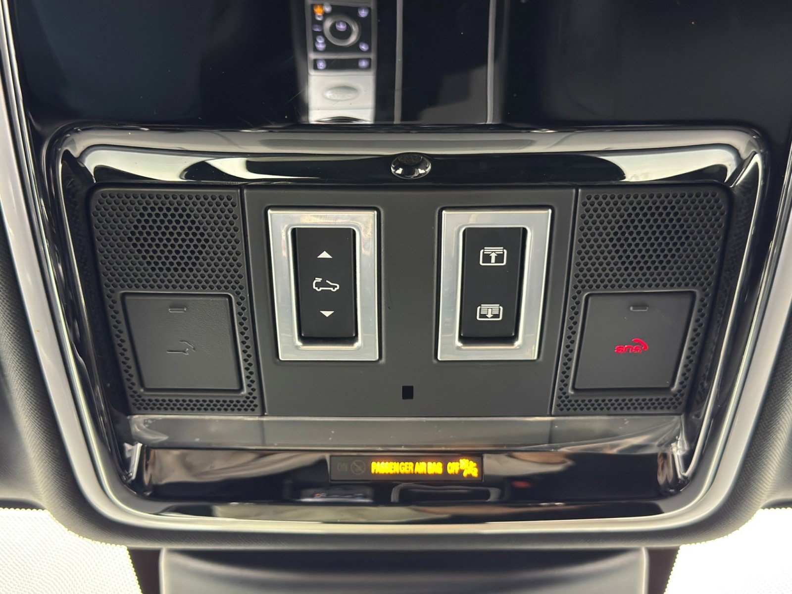 Used 2020 Land Rover Range Rover HSE image 41