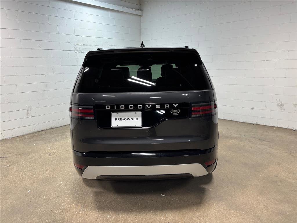 Used 2023 Land Rover Discovery Metropolitan Edition image 8