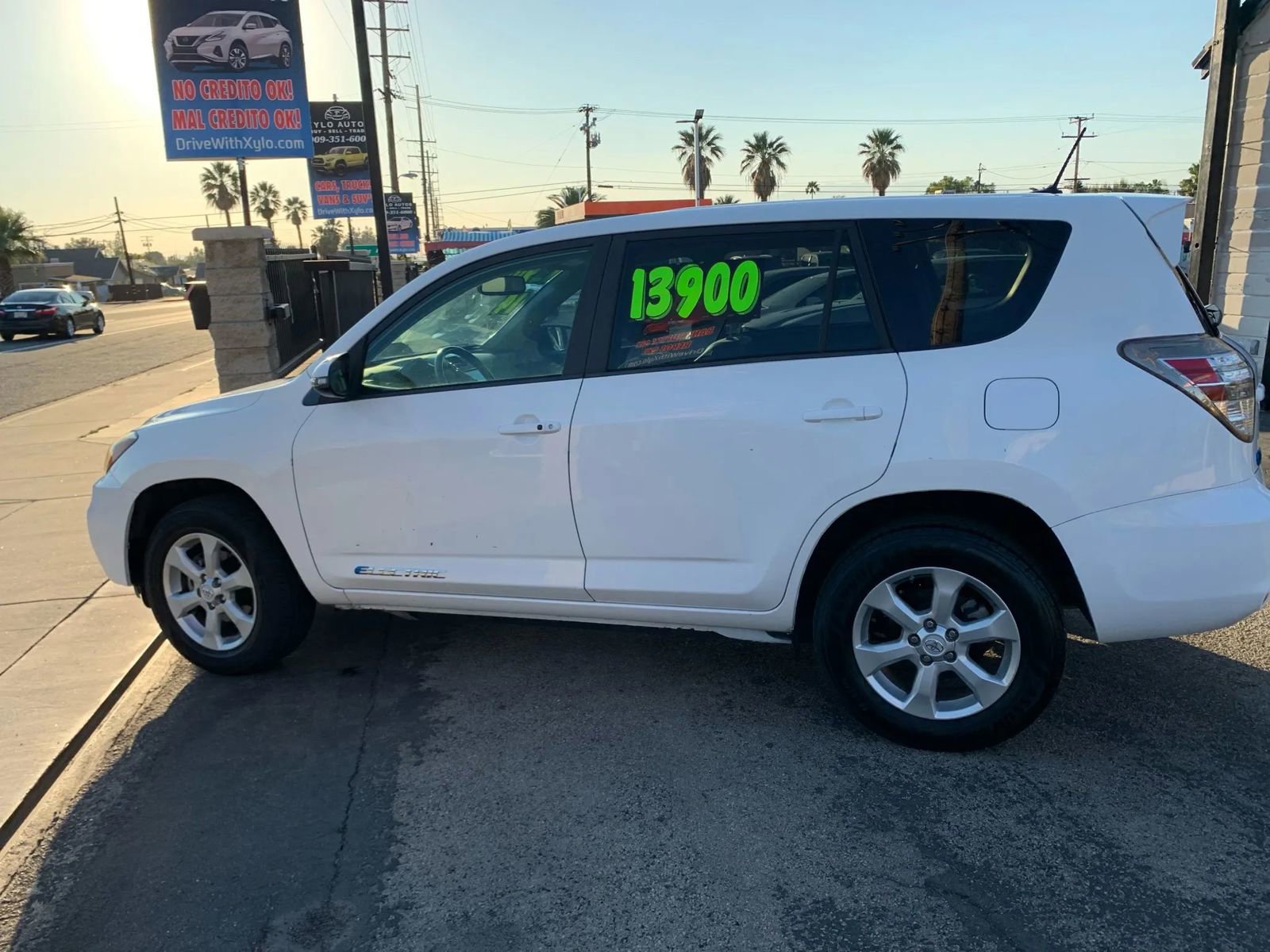 Used 2014 Toyota RAV4 EV FWD image 5
