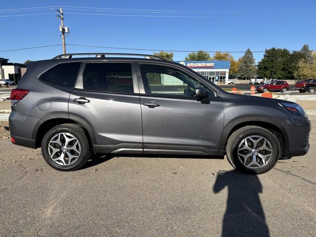 Used 2023 Subaru Forester Premium image 8