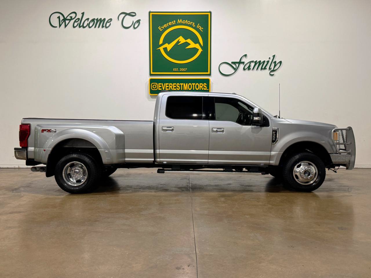 Used 2022 Ford F350 Lariat w/ Lariat Ultimate Package AWD/4WD image 9