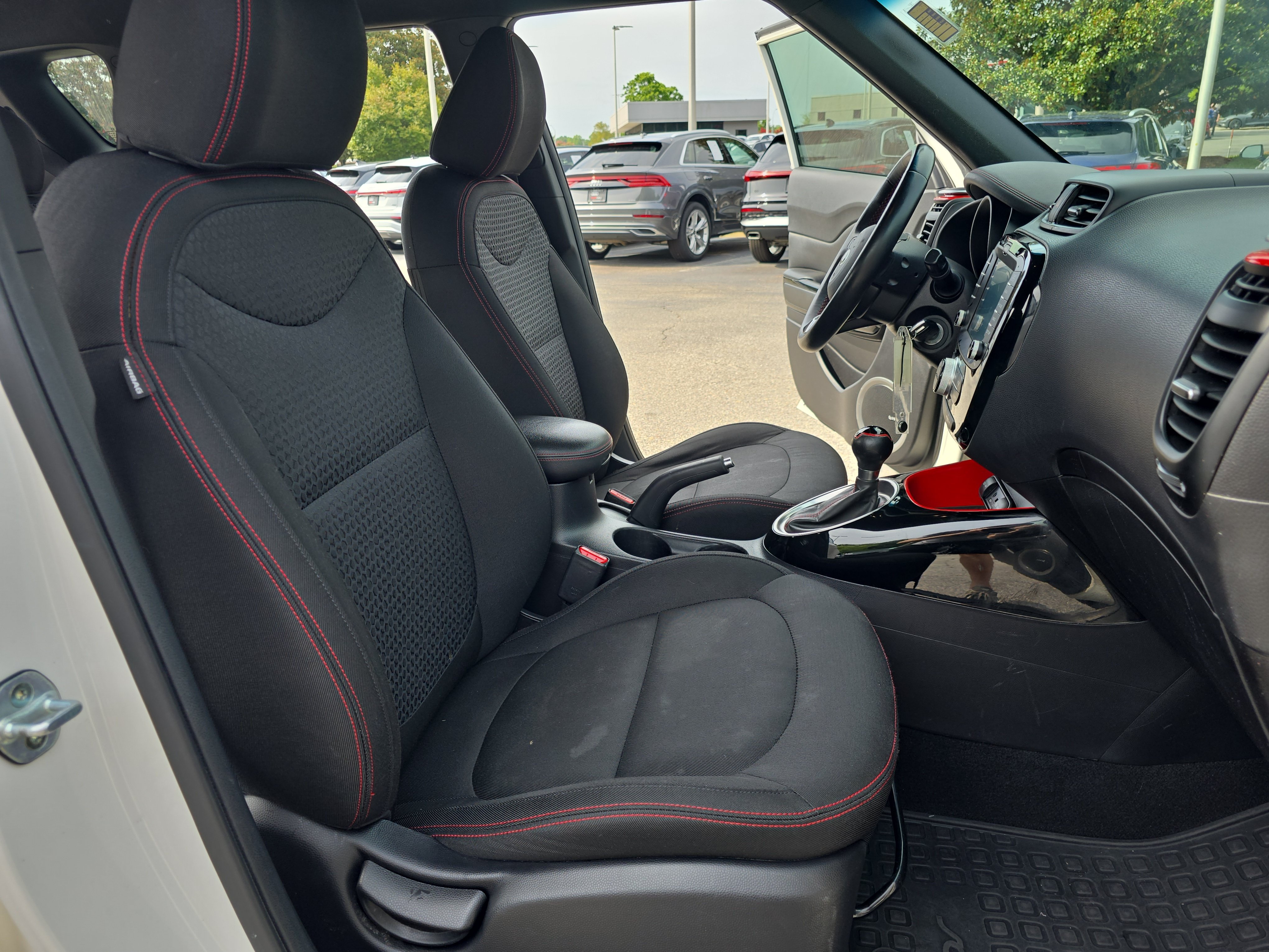 Used 2014 Kia Soul + FWD image 10