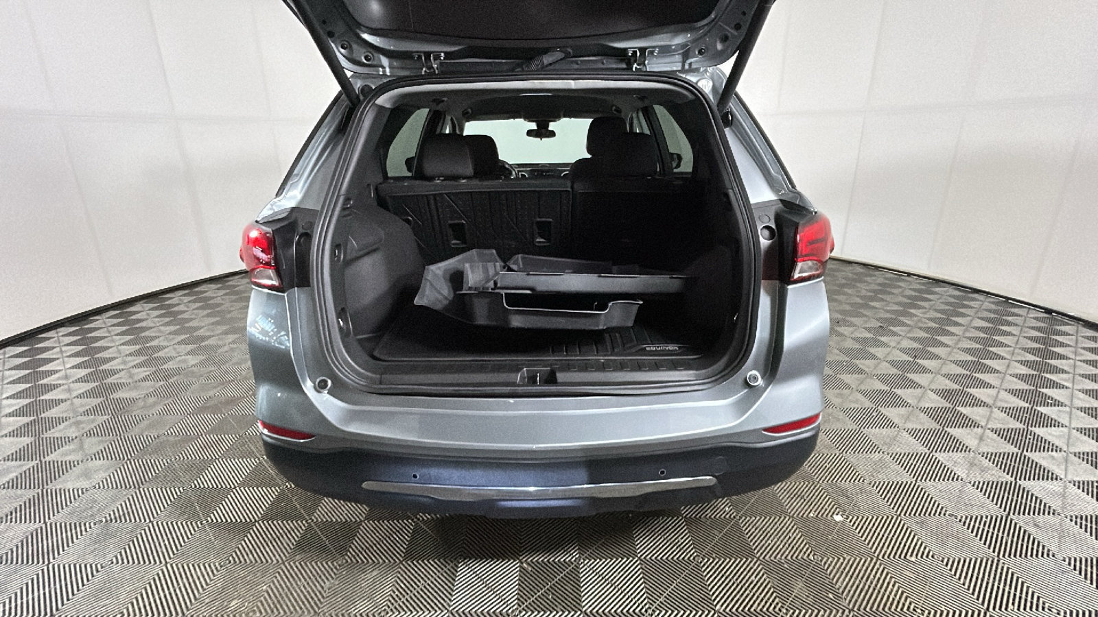 Used 2024 Chevrolet Equinox LT w/ LPO, Floor Liner Package AWD/4WD image 32