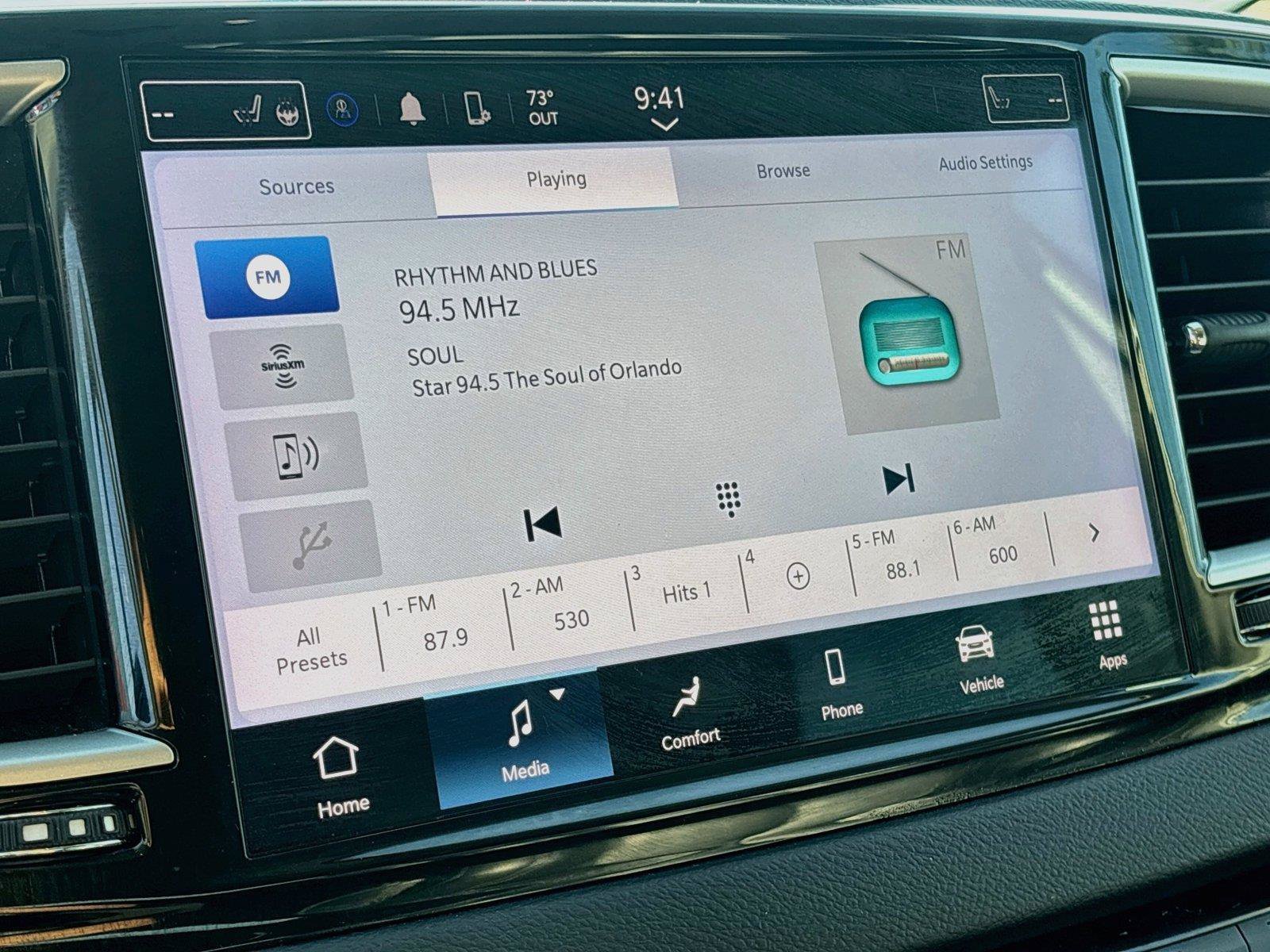 Used 2023 Chrysler Pacifica Touring-L FWD image 14