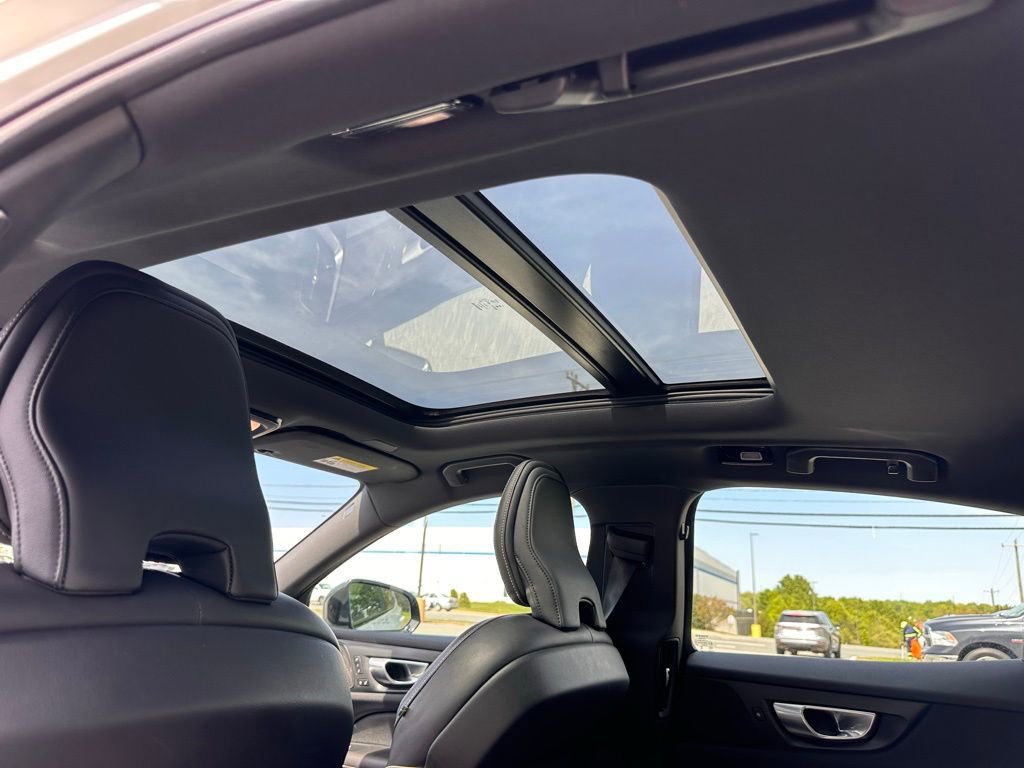 Used 2024 Volvo S60 B5 Plus image 7