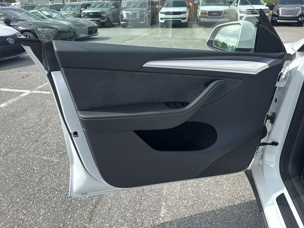 Used 2023 Tesla Model Y Long Range image 28