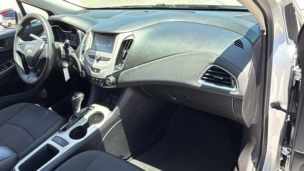 Used 2018 Chevrolet Cruze LS FWD image 36