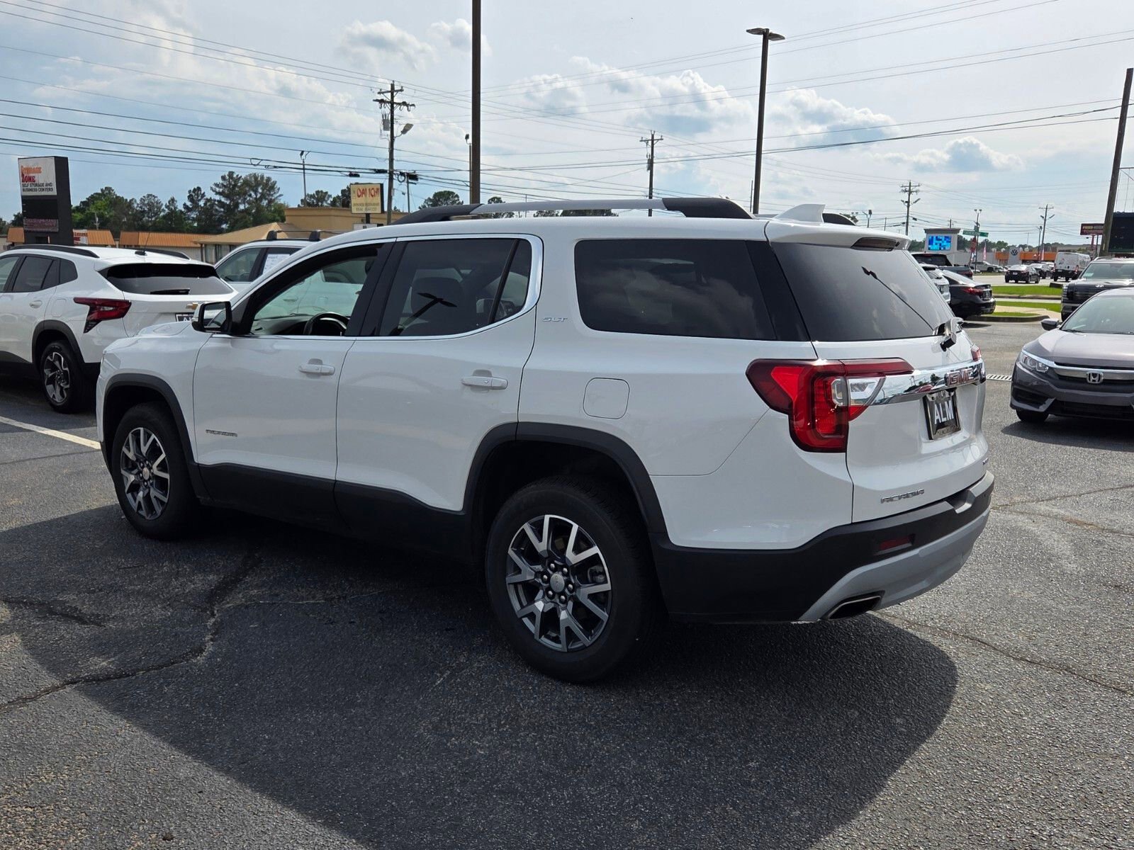 Used 2023 GMC Acadia SLT AWD/4WD image 9