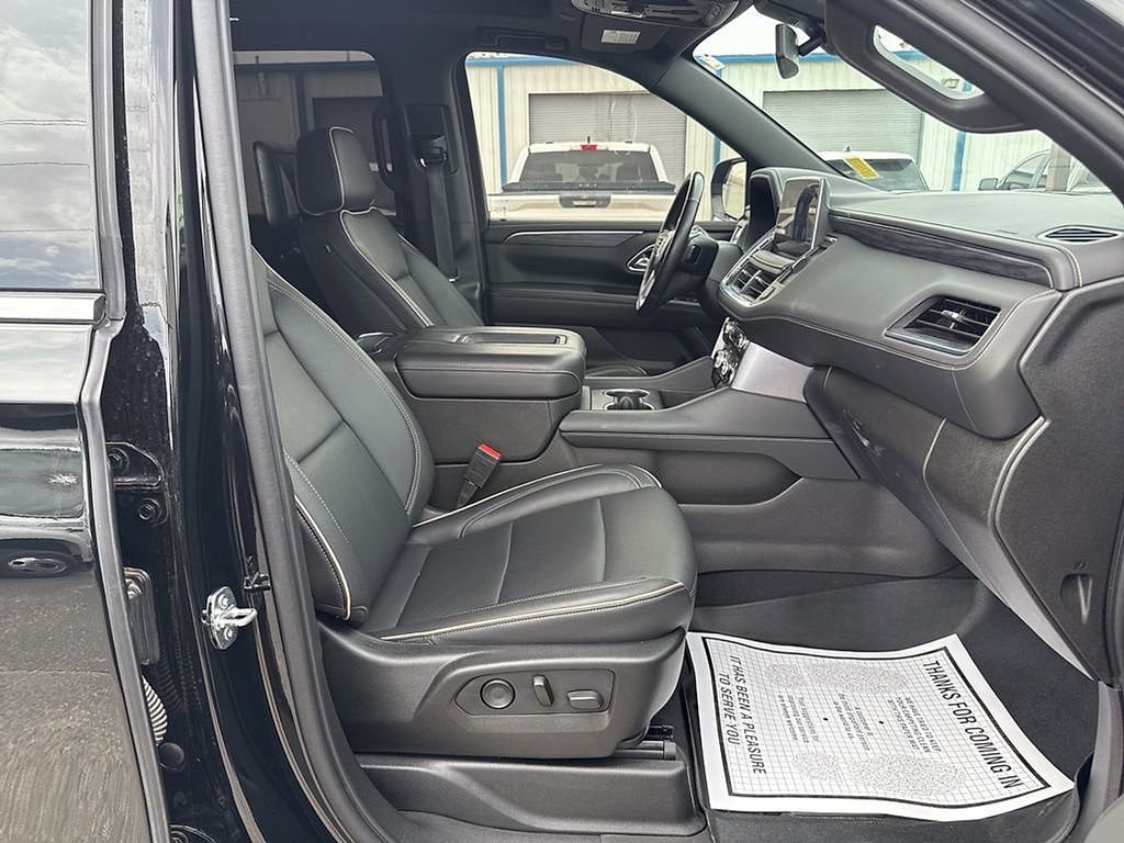 Used 2021 GMC Yukon XL SLT w/ SLT Premium Package image 17