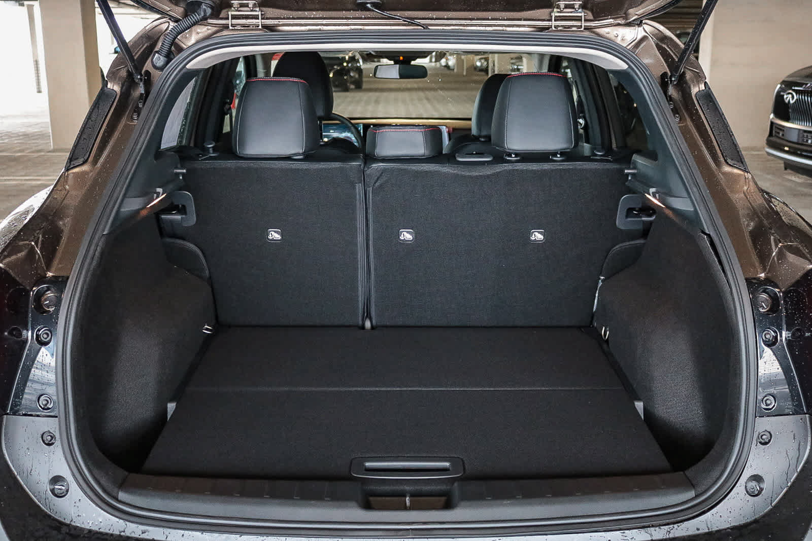 New 2026 Nissan Kicks SR FWD image 12