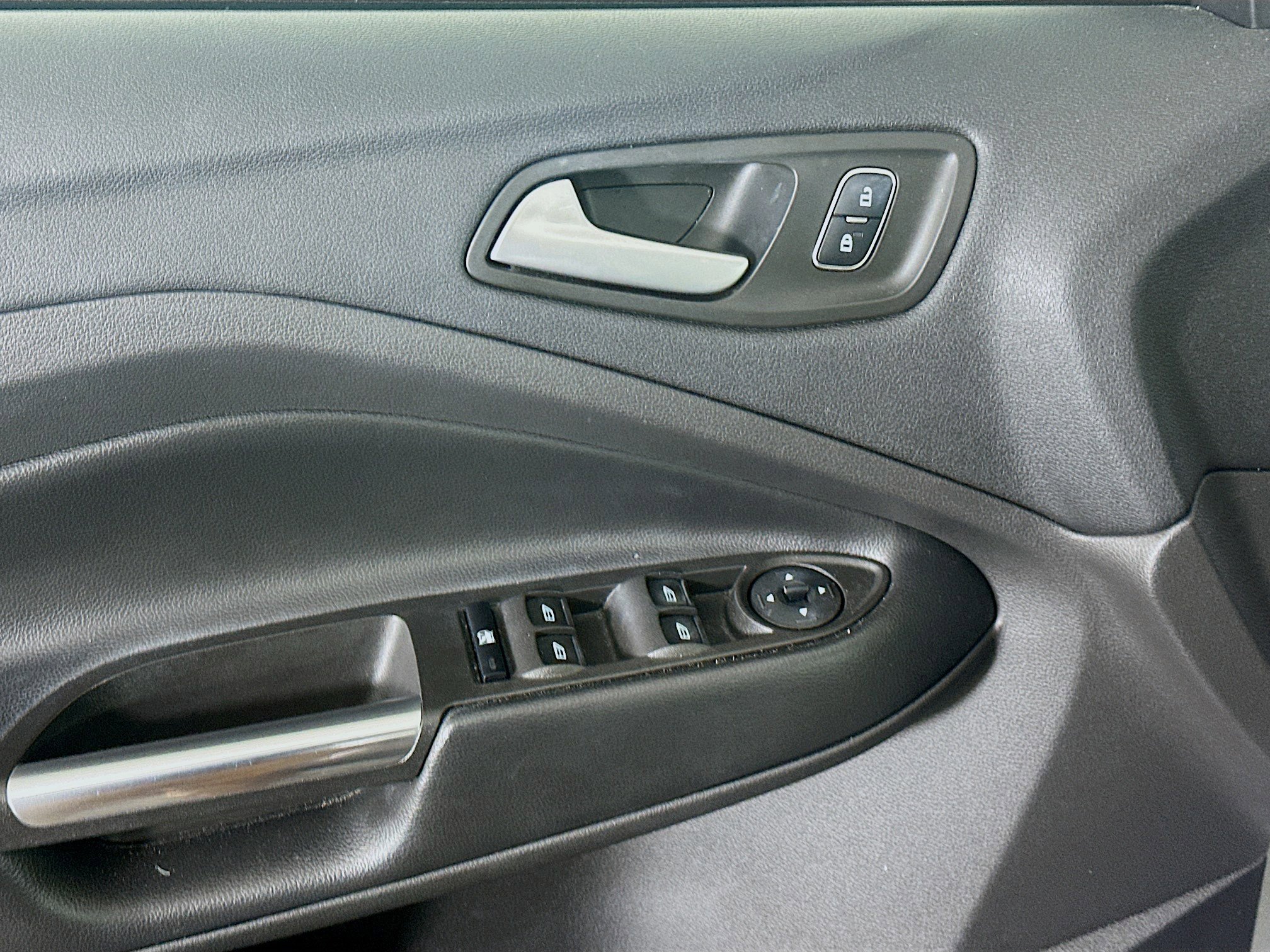 Used 2018 Ford Escape SEL w/ SEL Sport Appearance Package FWD image 15