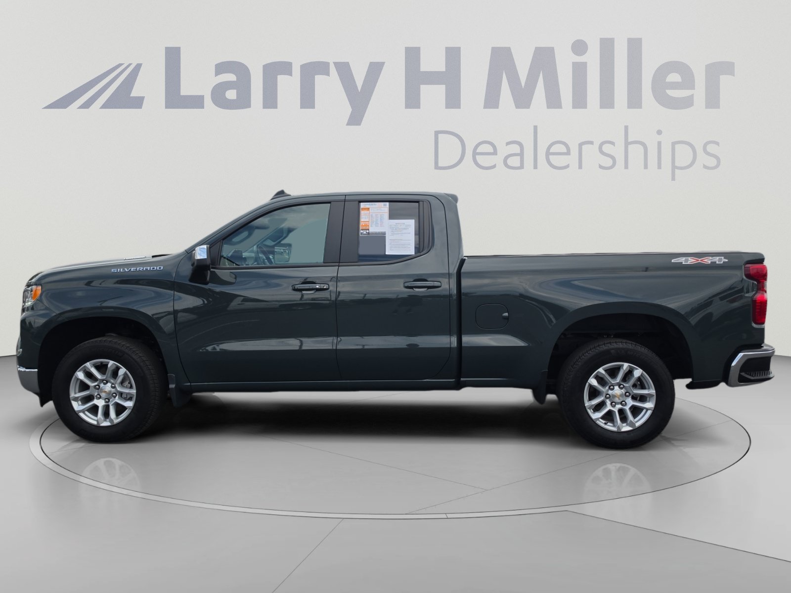 Certified 2026 Chevrolet Silverado 1500 LT AWD/4WD image 2