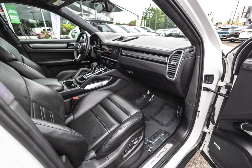 Used 2023 Porsche Cayenne Turbo S AWD/4WD image 31